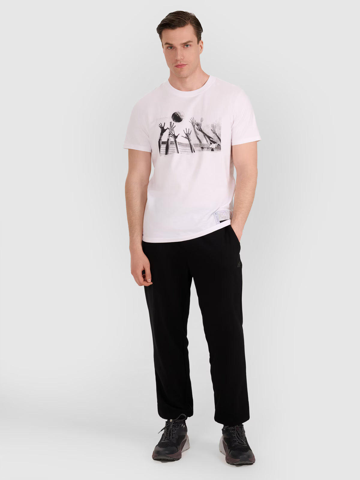 T-shirt regular z nadrukiem siatkarskim męski