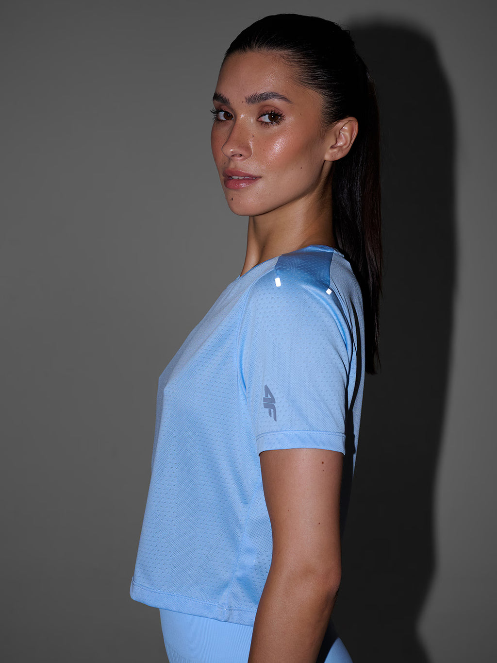 Koszulka treningowa crop-top szybkoschnąca damska