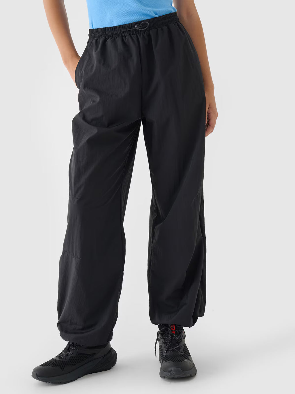 Spodnie casual parachute damskie Outhorn