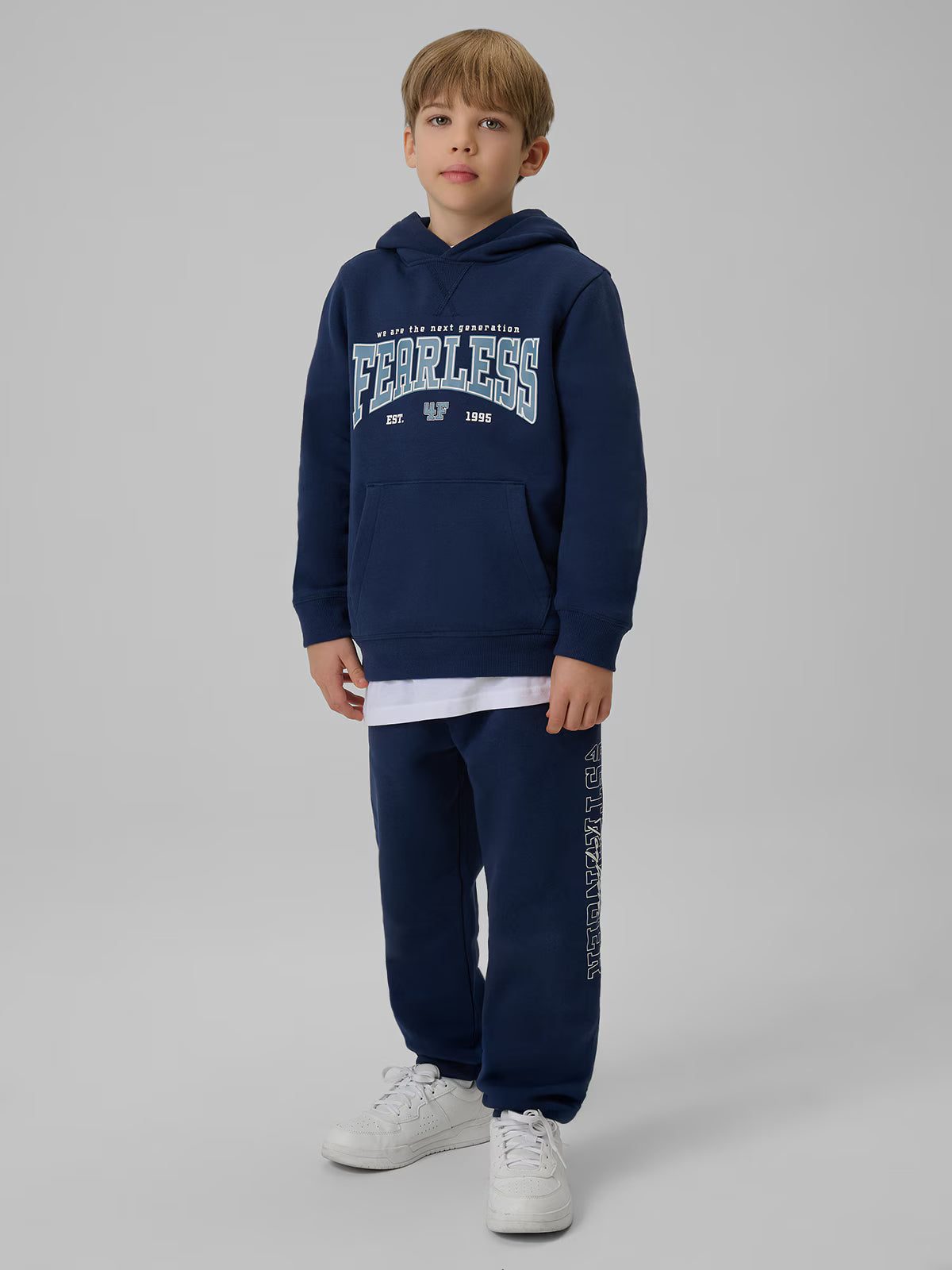 Bluza dresowa regular z kapturem chłopięca