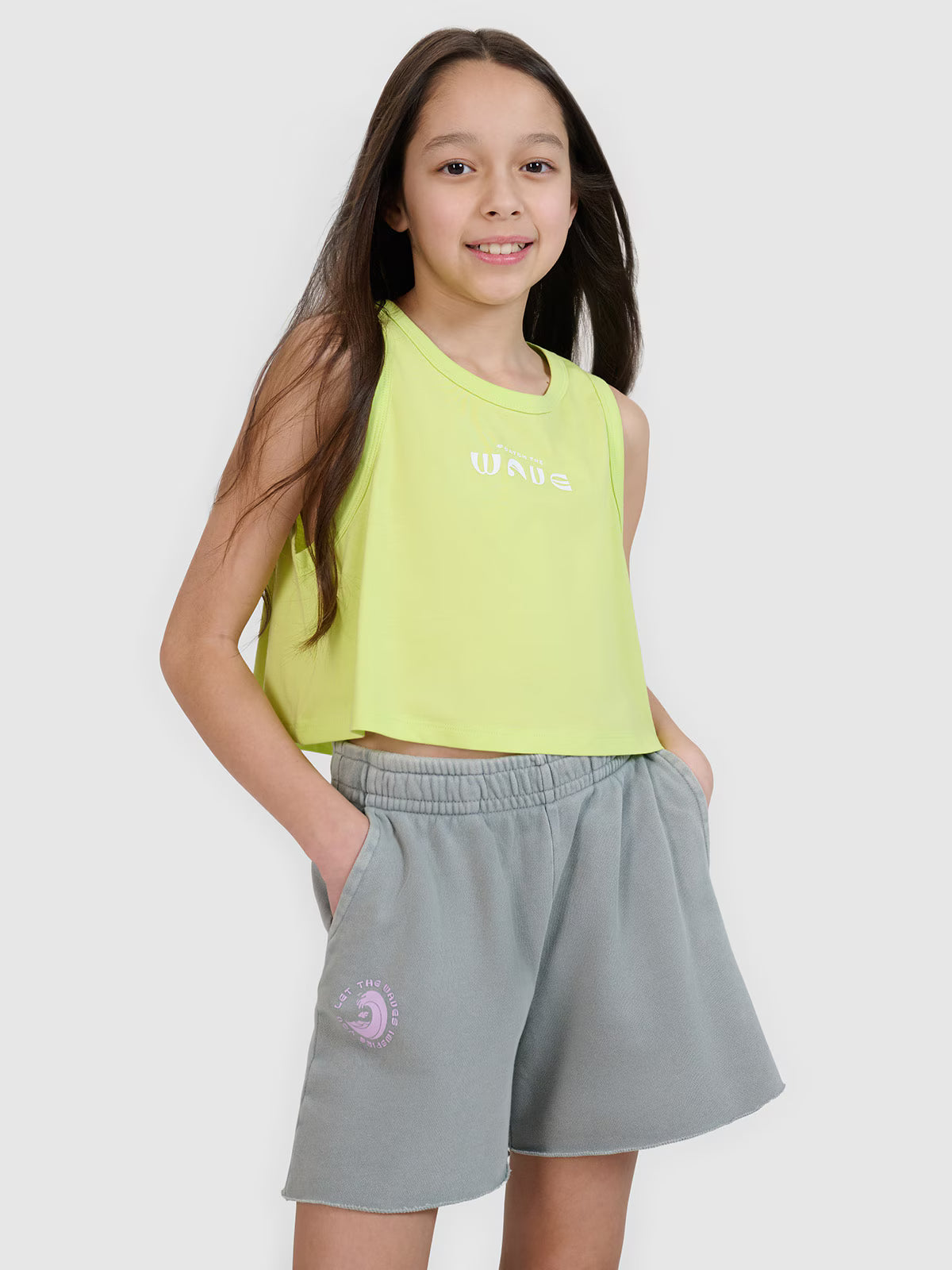 Crop top oversize z nadrukiem dziewczęcy