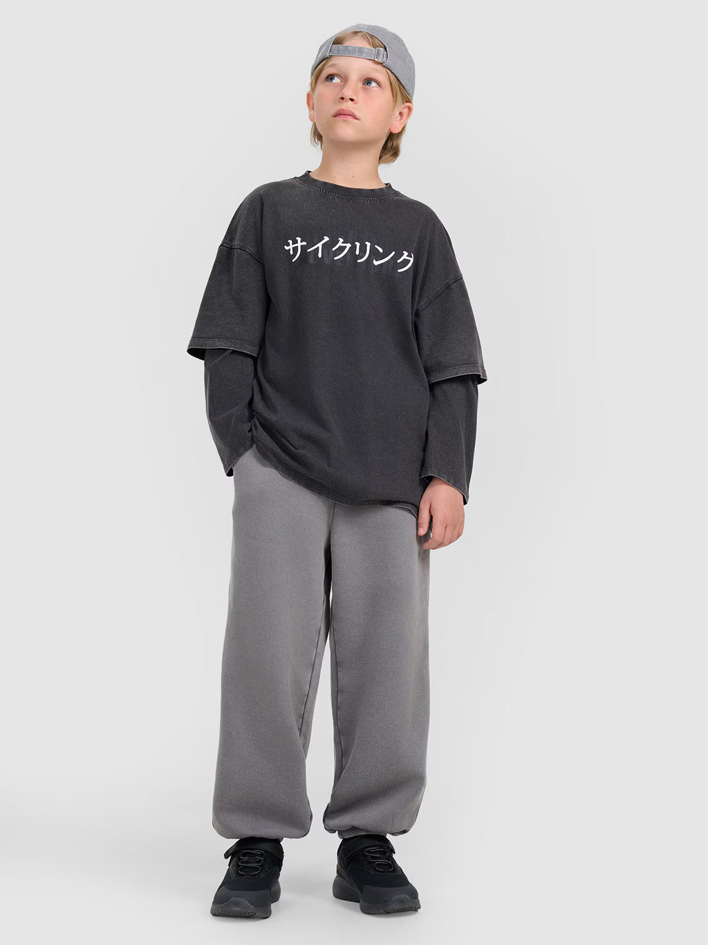 Longsleeve oversize z nadrukiem chłopięcy