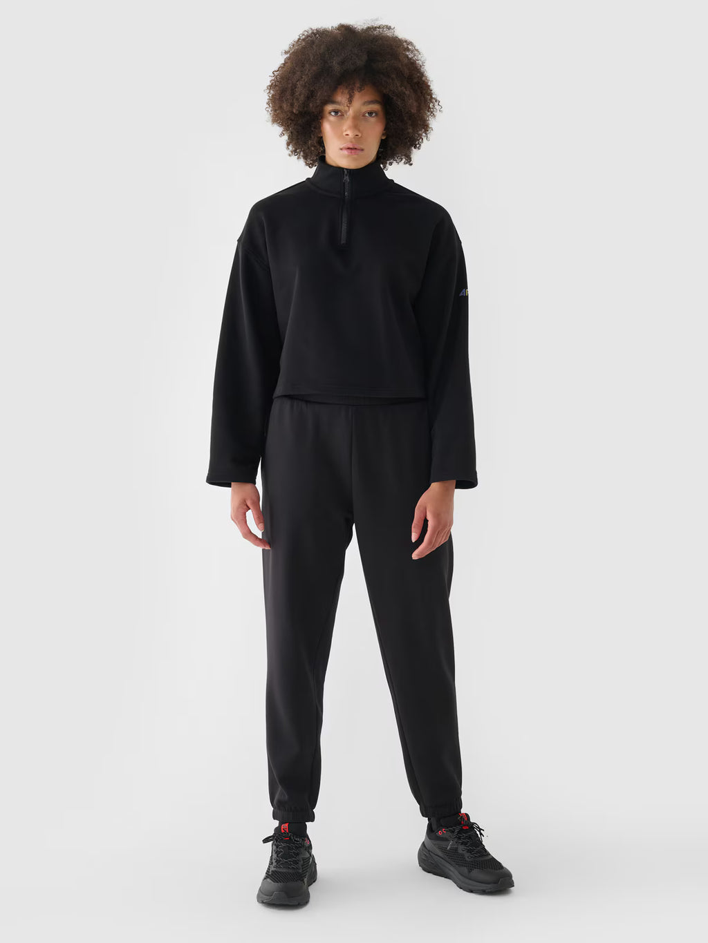 Bluza dresowa cropped nierozpinana bez kaptura damska
