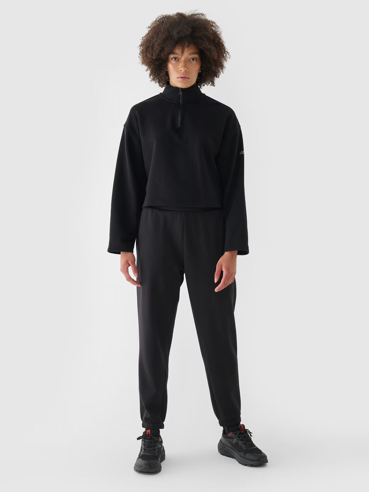 Bluza dresowa cropped nierozpinana bez kaptura damska