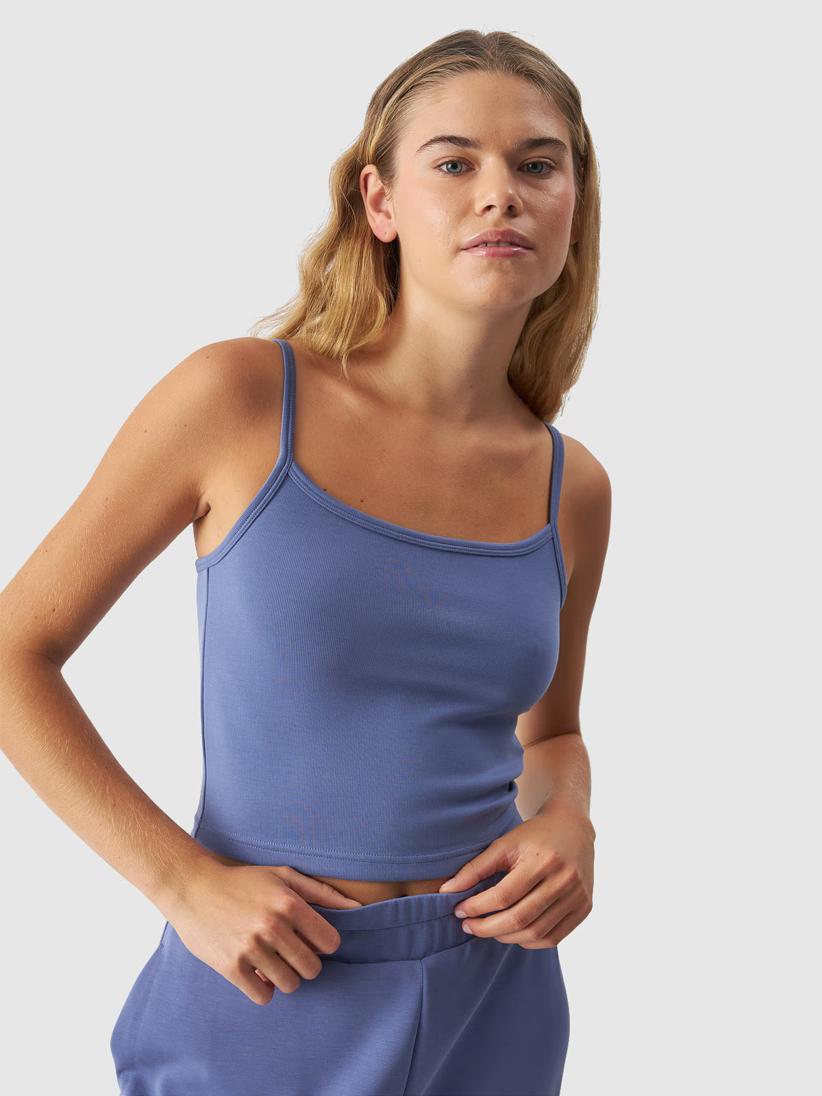 Crop-top slim gładki z modalem damski