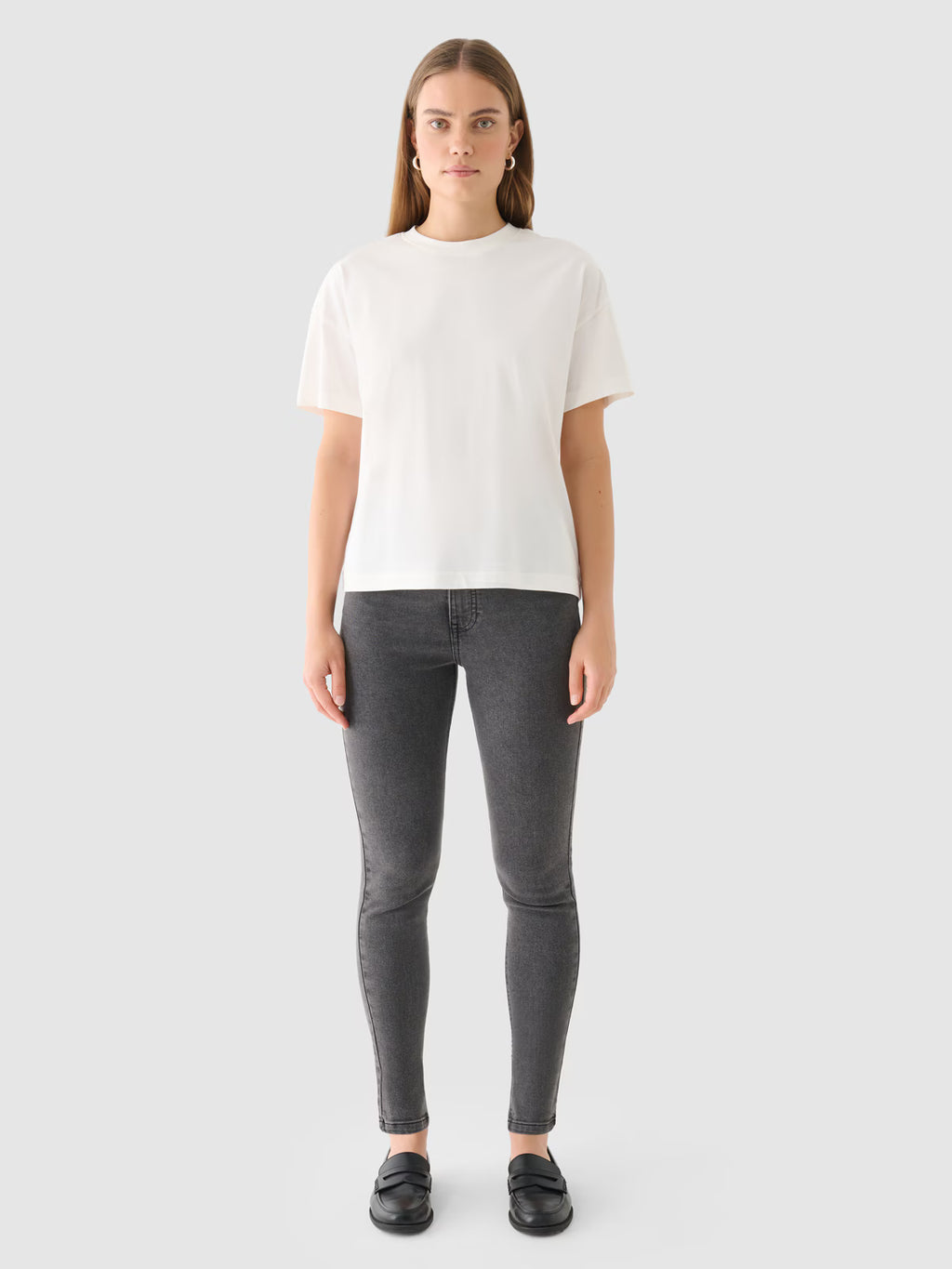 Jeansy o dopasowanym kroju skinny damskie Outhorn