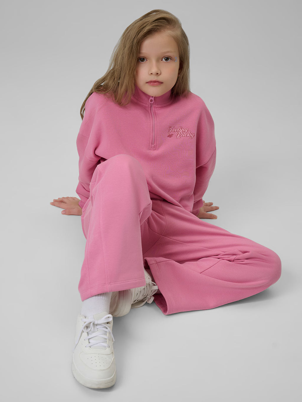 Bluza dresowa regular bez kaptura dziewczęca