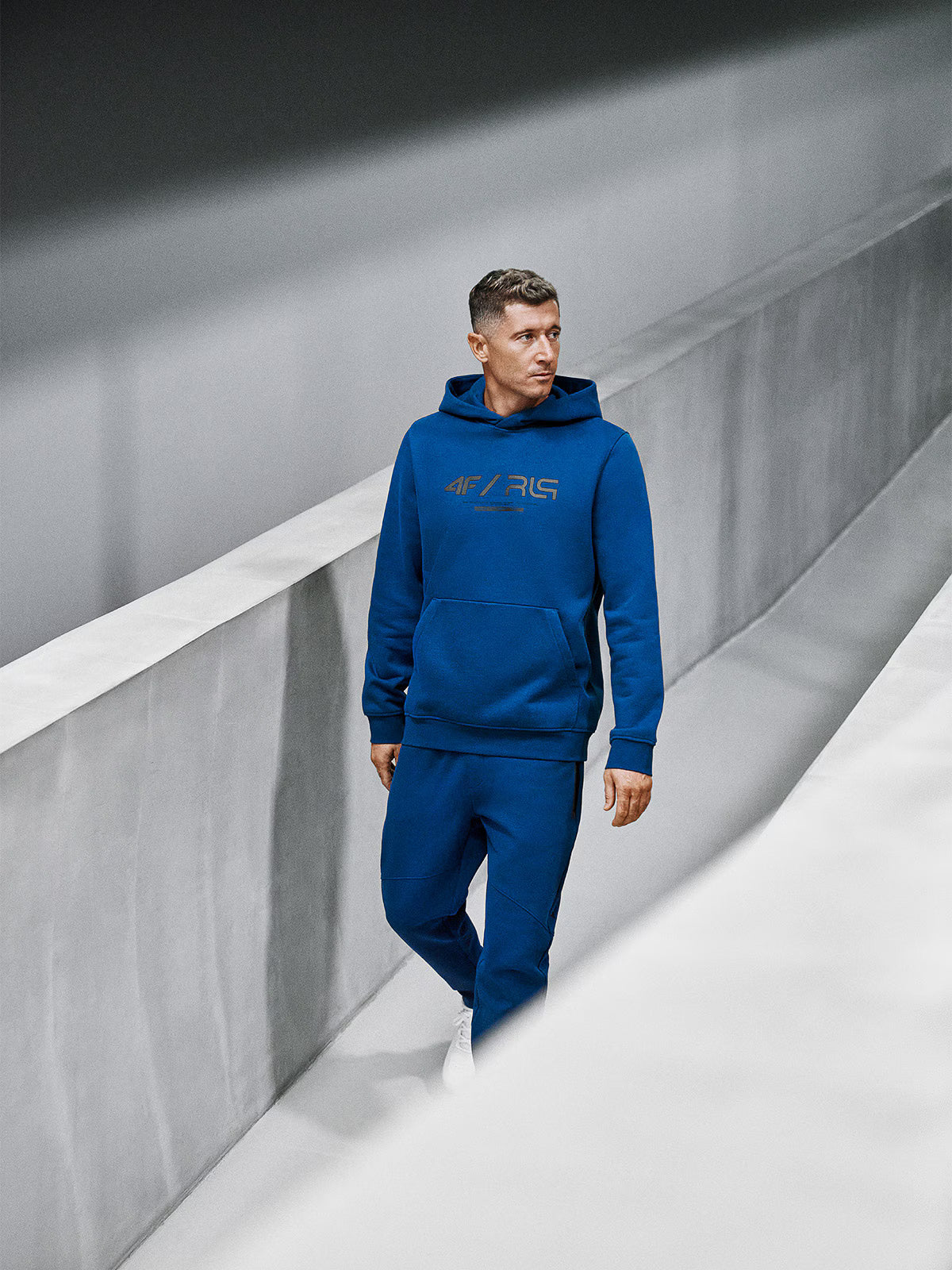 Bluza dresowa regular z kapturem męska 4F x Robert Lewandowski