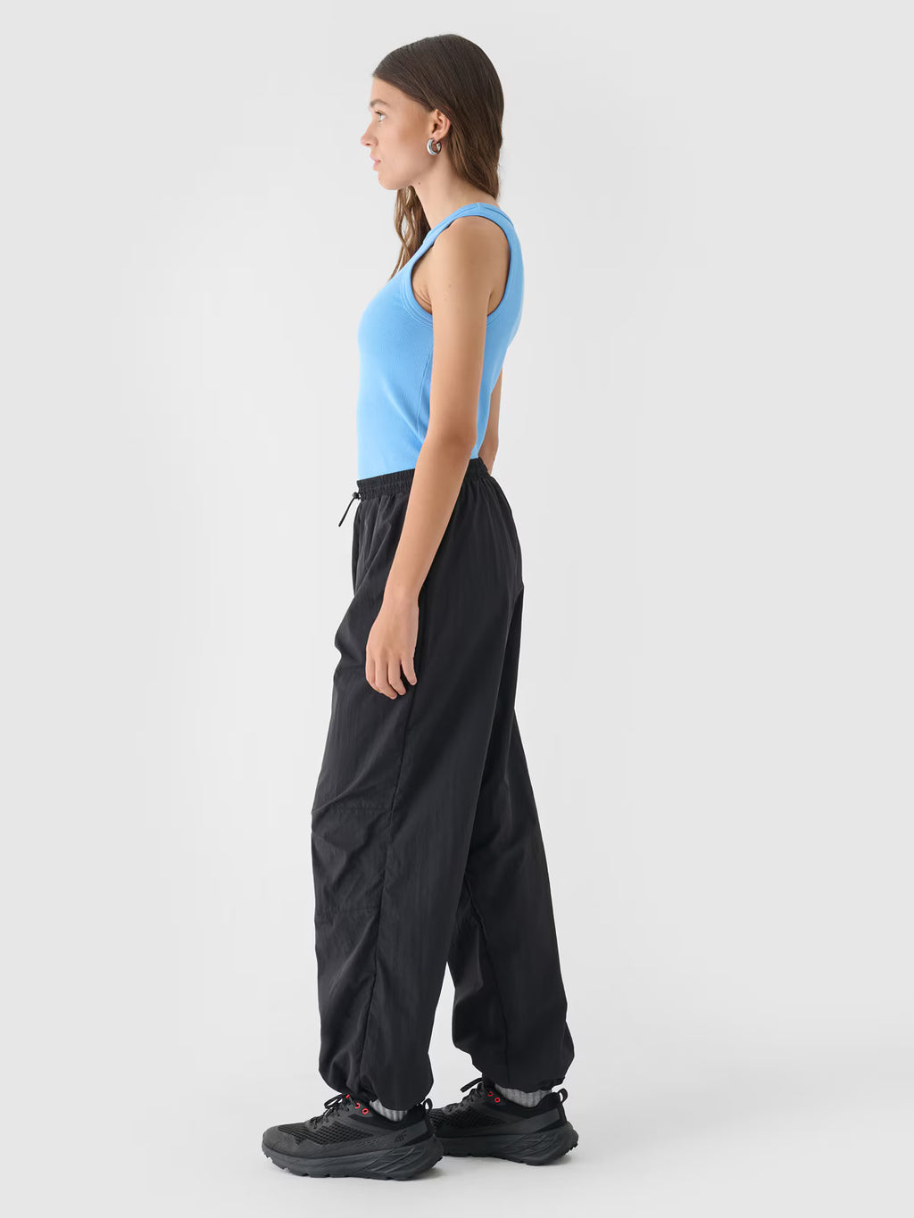 Spodnie casual parachute damskie Outhorn