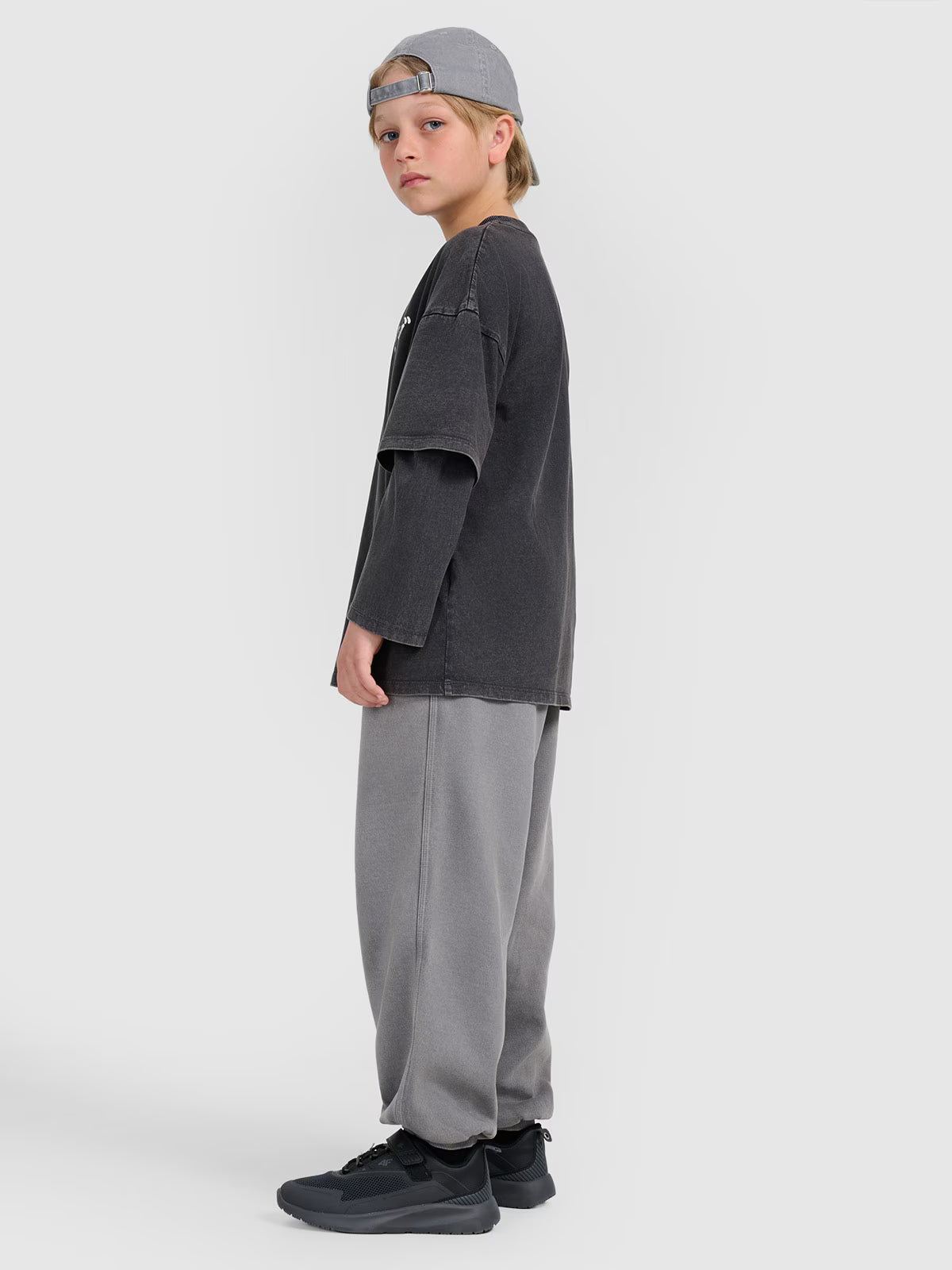 Longsleeve oversize z nadrukiem chłopięcy