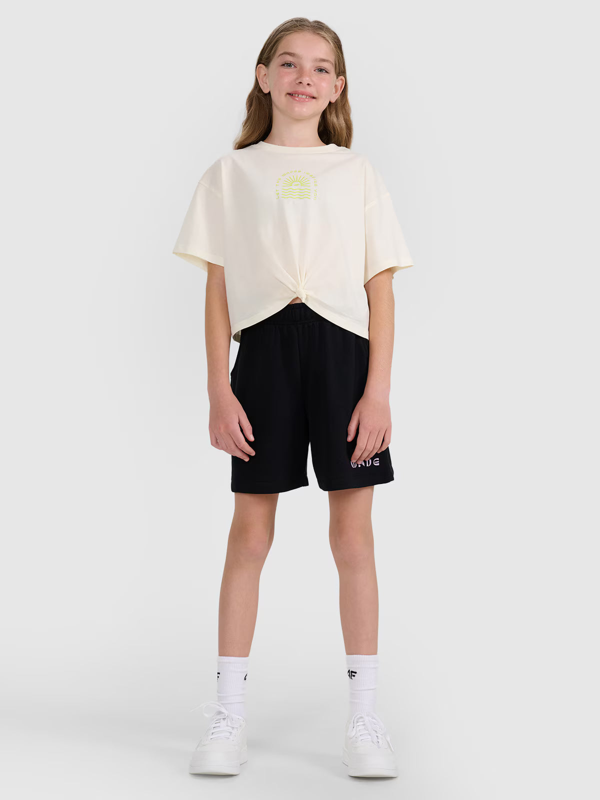 T-shirt oversize crop top z nadrukiem dziewczęcy