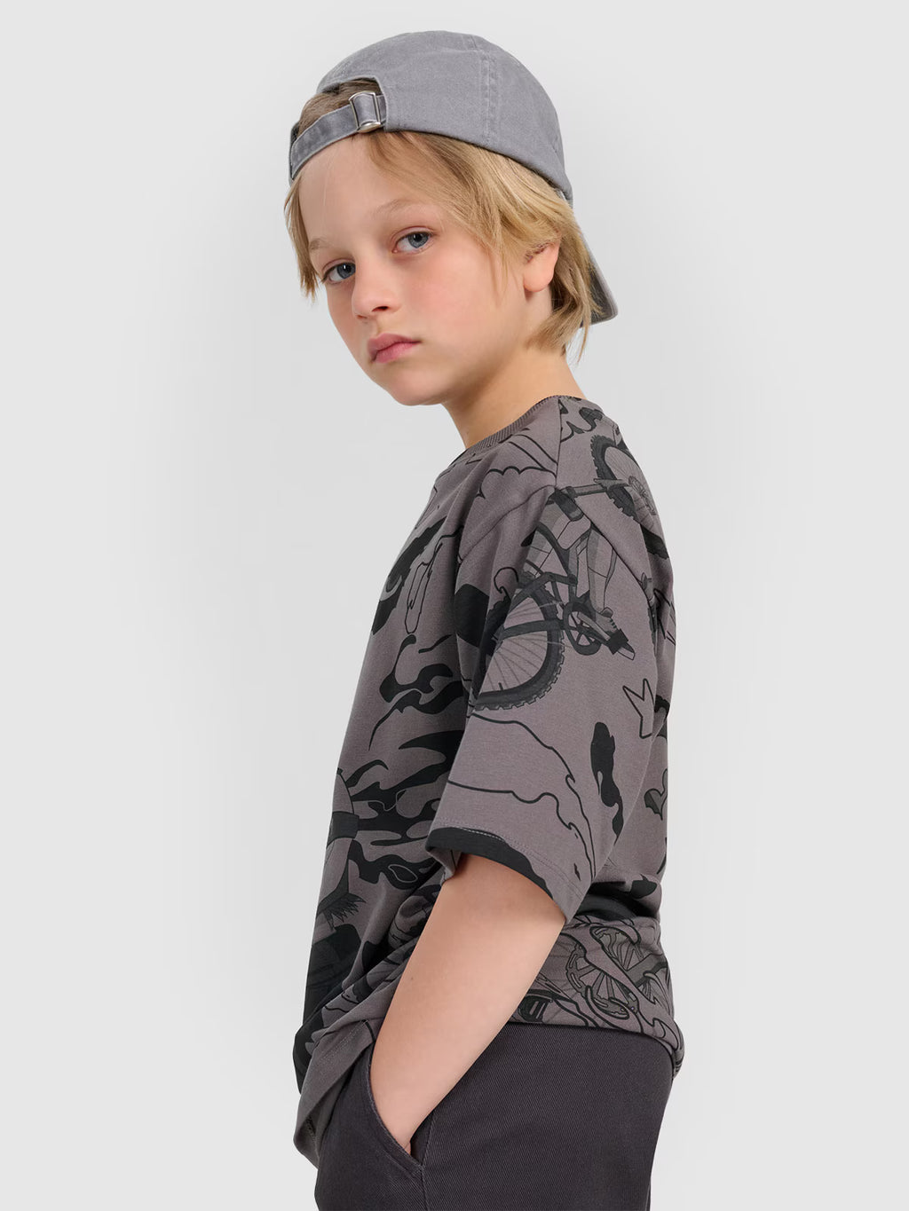 T-shirt oversize z nadrukiem chłopięcy