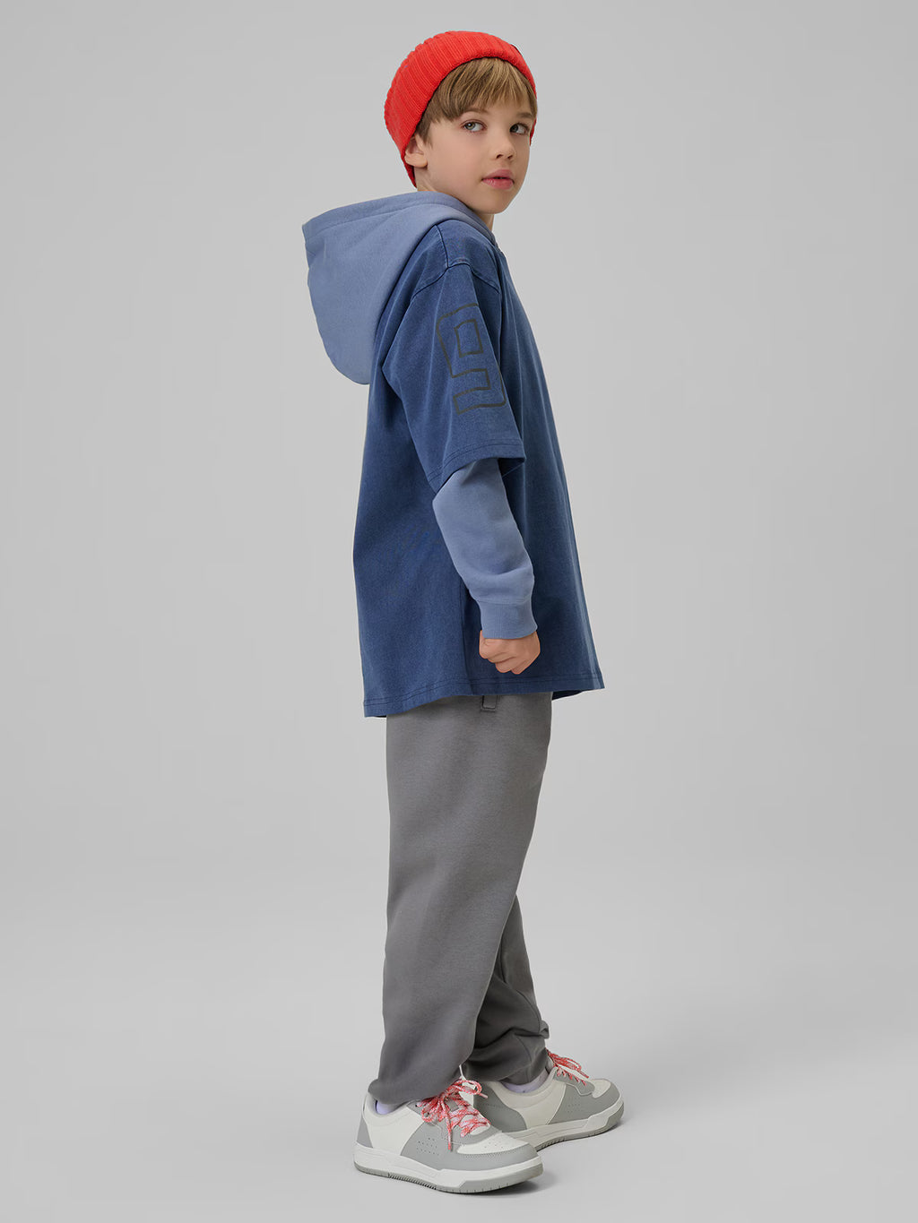Bluza dresowa regular z kapturem chłopięca