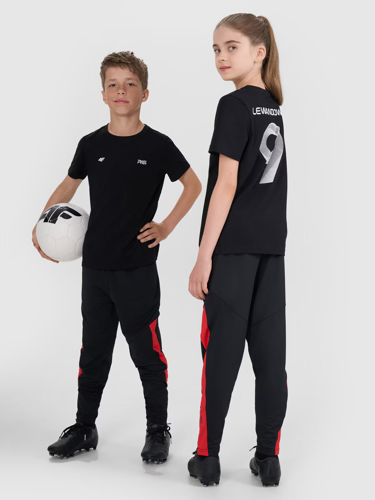 T-shirt regular z nadrukiem dziecięcy 4F JUNIOR x Robert Lewandowski