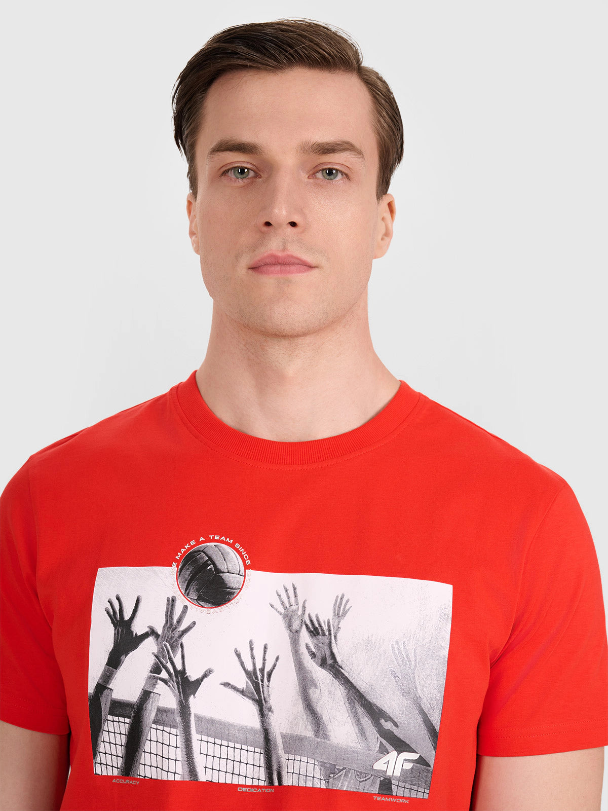 T-shirt regular z nadrukiem siatkarskim męski