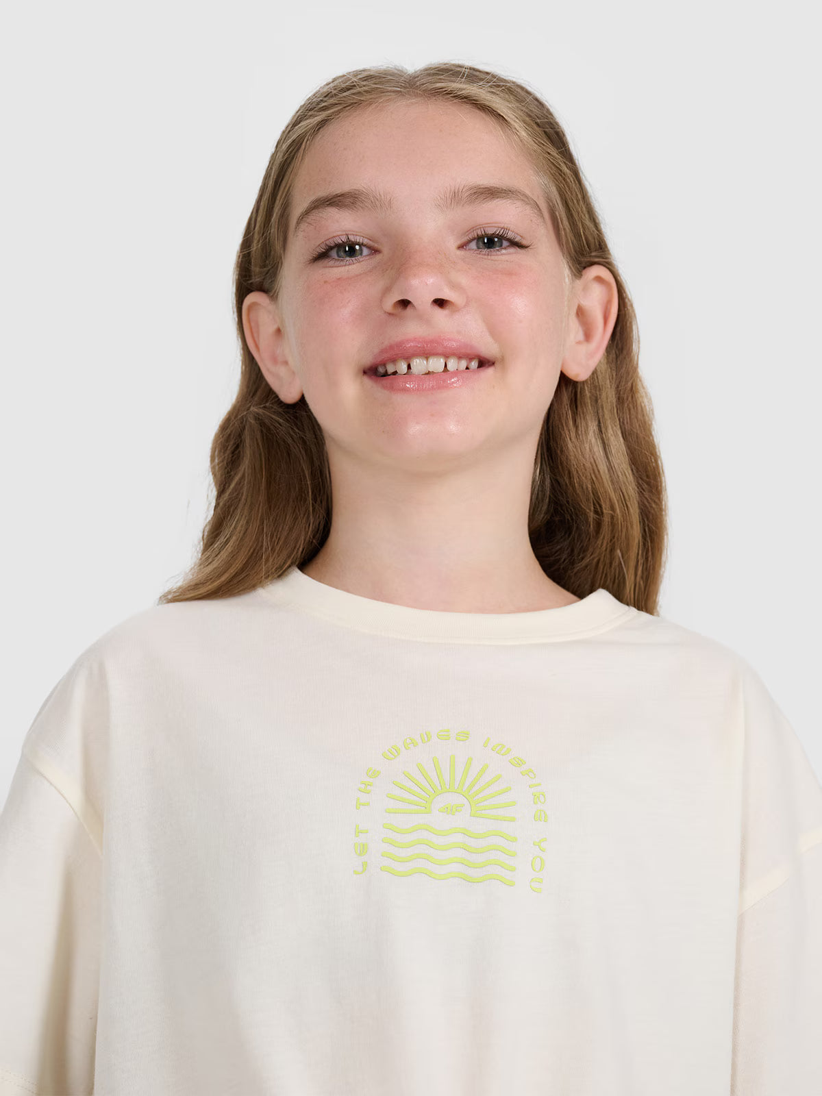 T-shirt oversize crop top z nadrukiem dziewczęcy