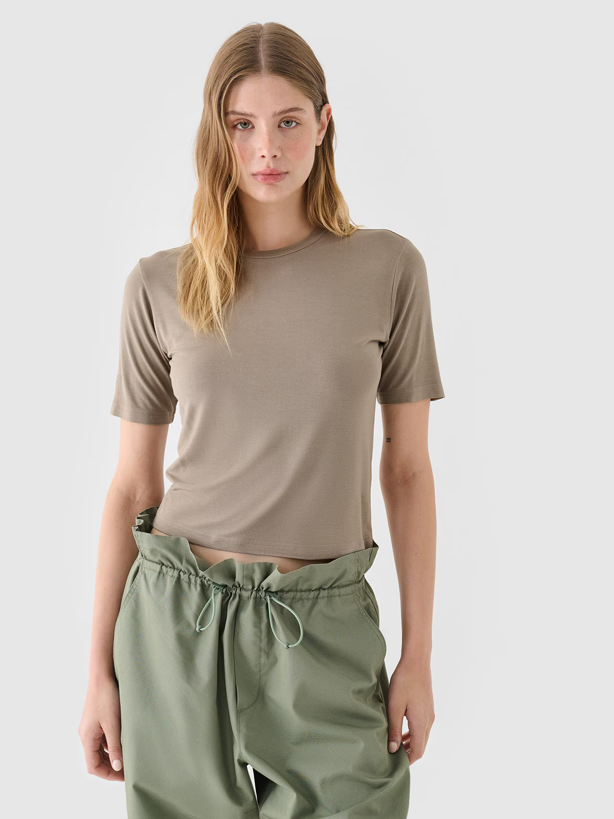 T-shirt slim gładki damski